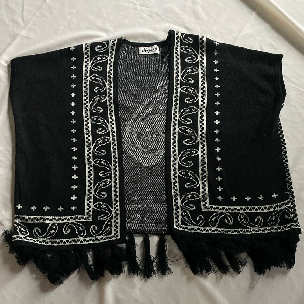 Meghan Los Angeles Sleeveless Cardigan With Tassels